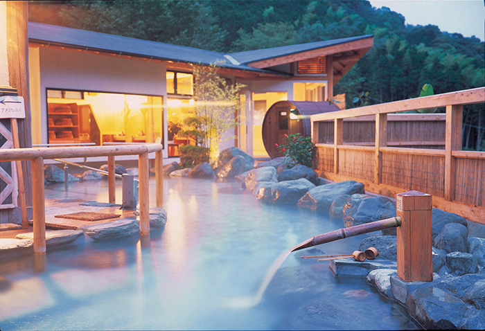 飲泉、自家源泉かけ流しの秘湯　観音温泉